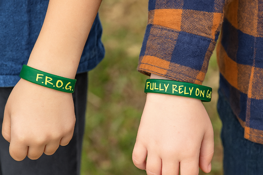 kids fully rely on God green bracelets